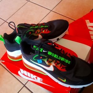 Mens size 9  Nike Air Max React 270 WW